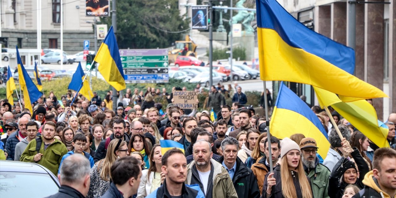 Sırbistan'da Rusya-Ukrayna savaşının 2. yılında Ukrayna'ya destek yürüyüşü düzenlendi