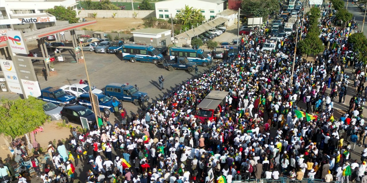 Senegal'de Cumhurbaşkanı Sall'e destek gösterisi düzenlendi