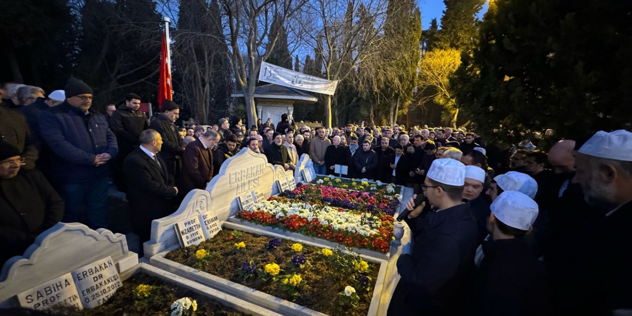 Eski başbakanlardan Necmettin Erbakan İstanbul'da anıldı