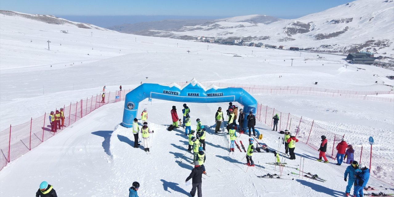 Erciyes'te Diplomatik Kayak ve Snowboard Yarışı yapıldı