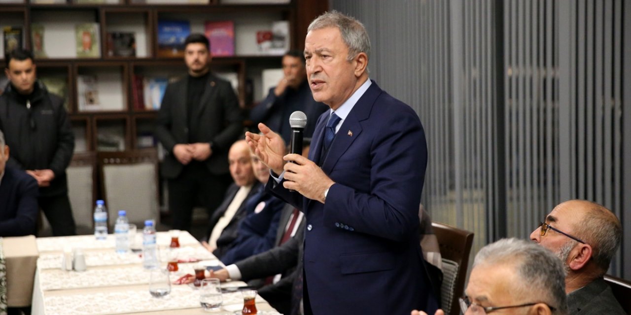 TBMM Milli Savunma Komisyonu Başkanı Akar, Kayseri'de şehit aileleri ve gazilerle buluştu