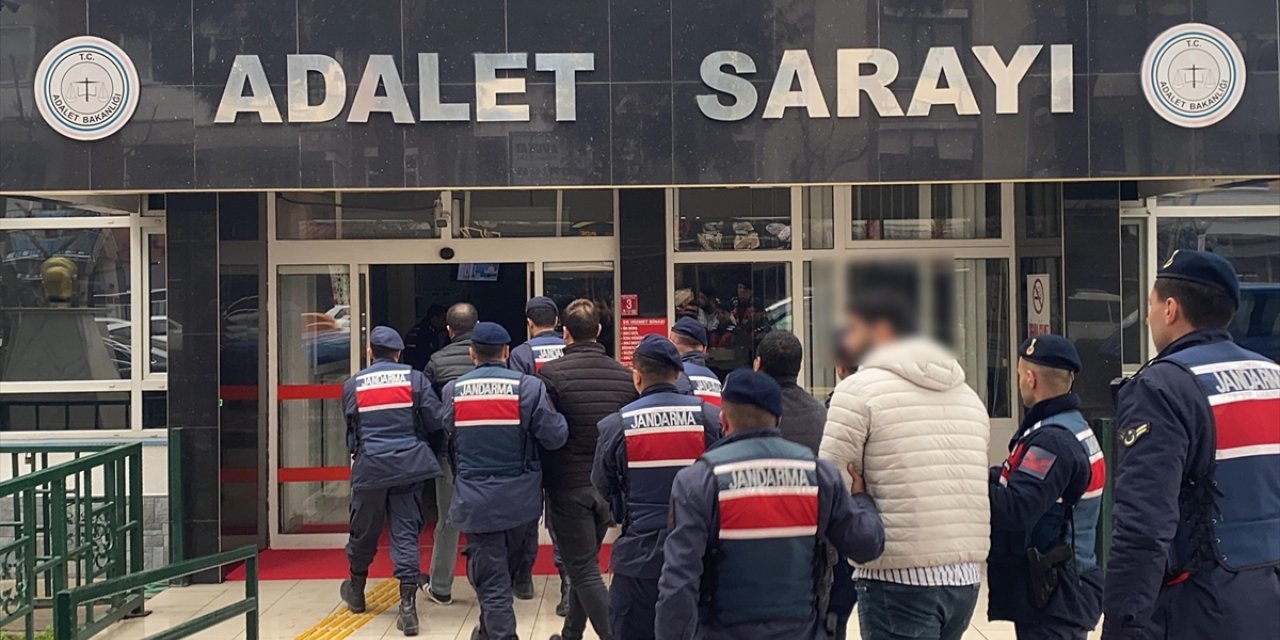 Balıkesir'de organize suç örgütüne yönelik "Kafes-45" operasyonunda yakalanan 4 kişi tutuklandı