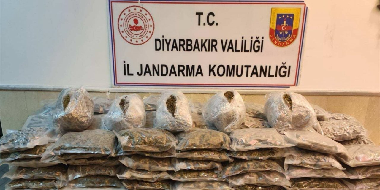 Diyarbakır'da bir araçta 67 kilogram esrar ele geçirildi