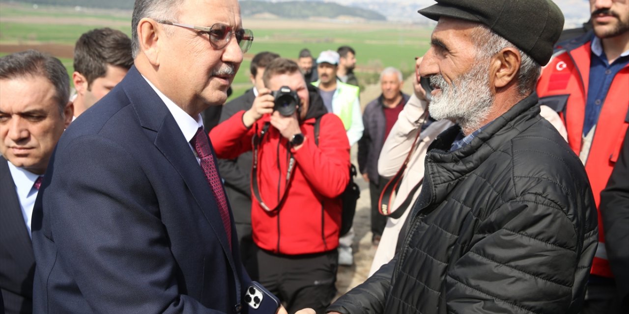 Bakan Özhaseki'den Kahramanmaraş'taki depremzede şehit ailesine ziyaret