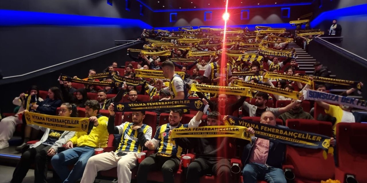 Avusturya'daki Fenerbahçeliler, "Zaferin Rengi" filmini izledi