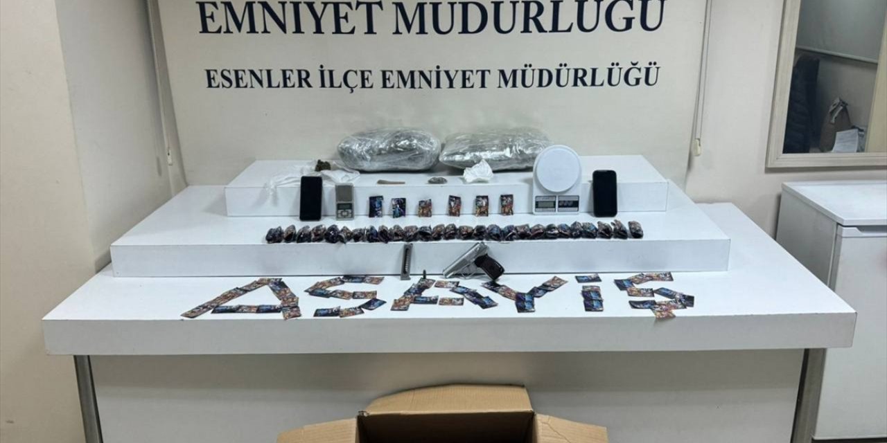 İstanbul'da sakız kutularında uyuşturucuyla yakalanan 2 zanlı tutuklandı