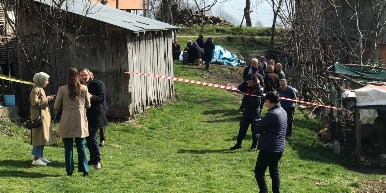 Sakarya'da boşanma aşamasındaki karısını silahla öldüren kişi intihar etti