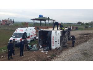 Denizli'de öğrencileri taşıyan otobüs devrildi: 15 yaralı