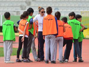 Antrenör çift, Şanlıurfa'da geleceğin atletlerini yetiştiriyor