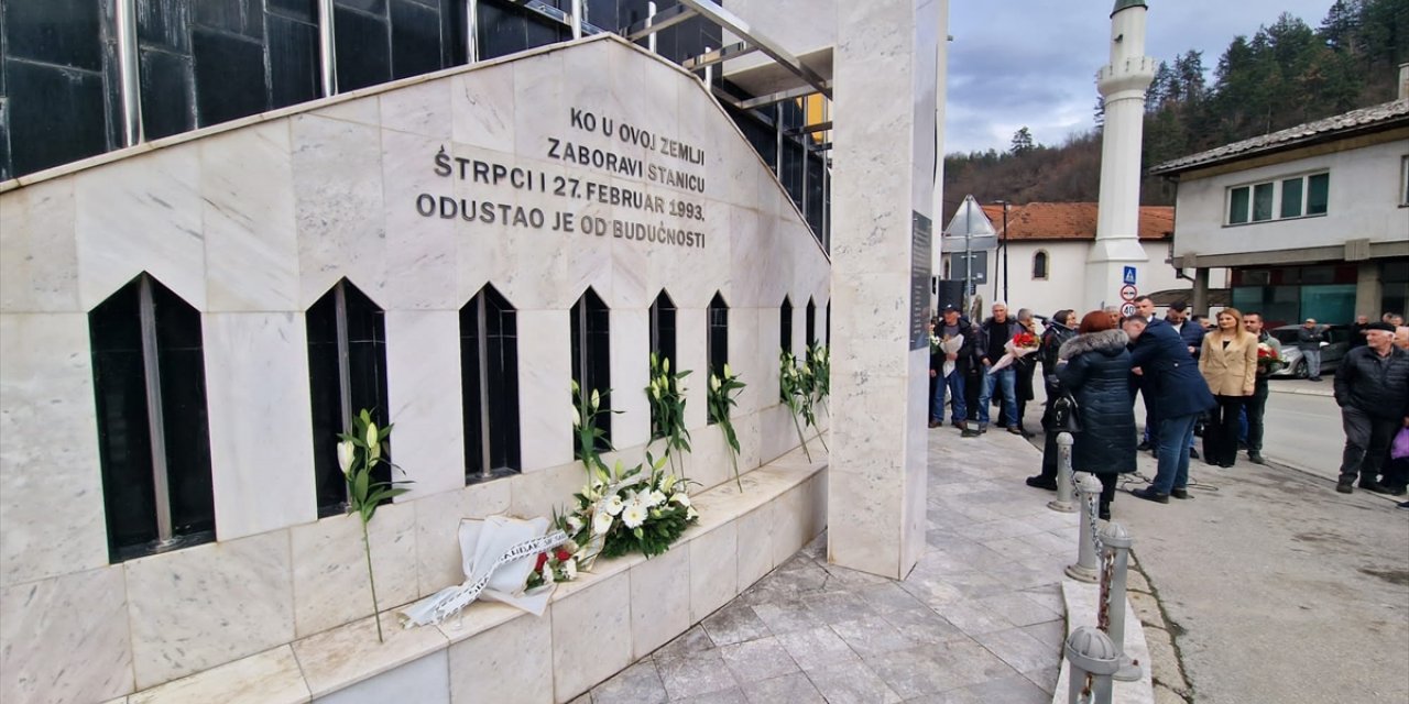 Sırbistan'dan Karadağ'a giden trenden kaçırılarak öldürülen 19 kişi katliamın 31. yılında anıldı