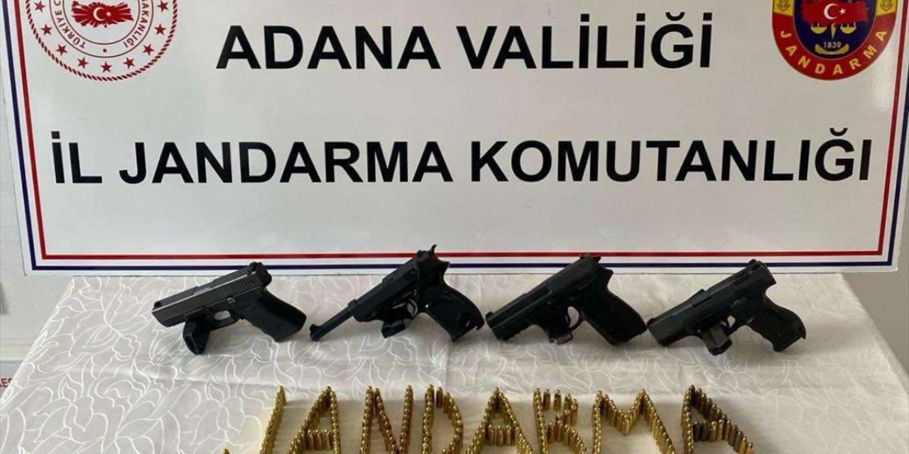 Adana'da otomobilde ruhsatsız 4 tabanca ele geçirildi