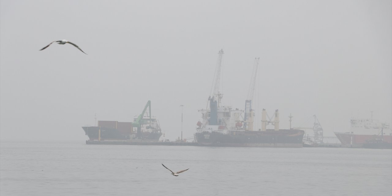 Tekirdağ'da sis deniz ulaşımını etkiliyor