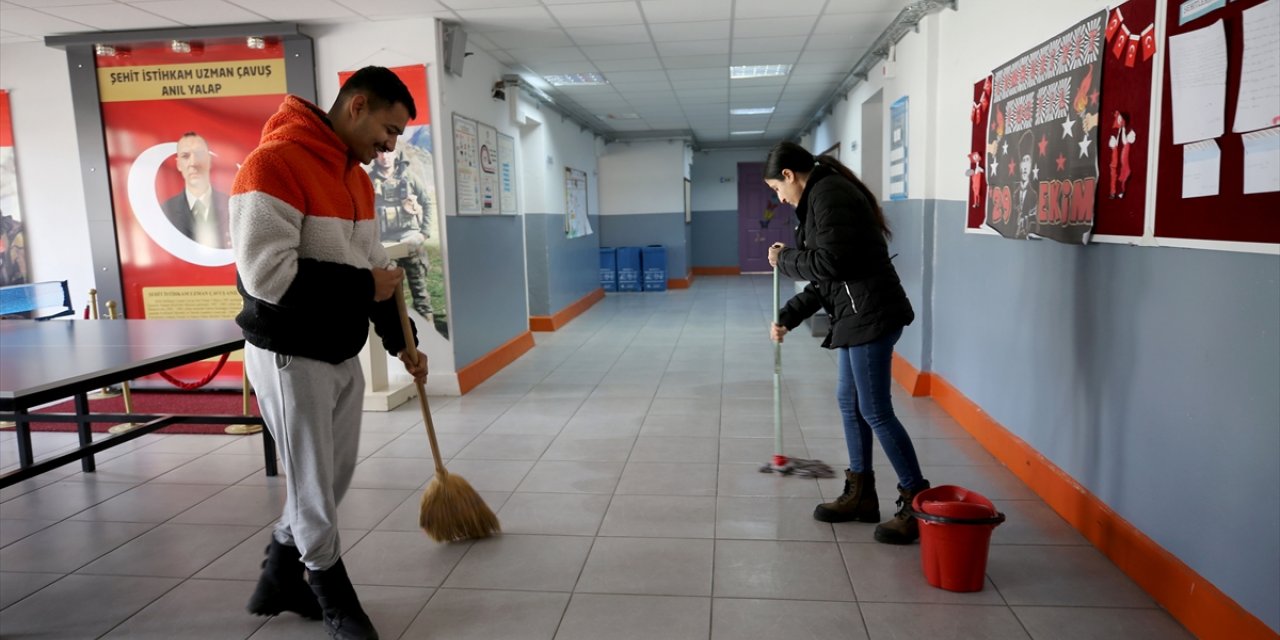 Kan vermek için gittiği hastanede mesai arkadaşına karaciğerini bağışladı