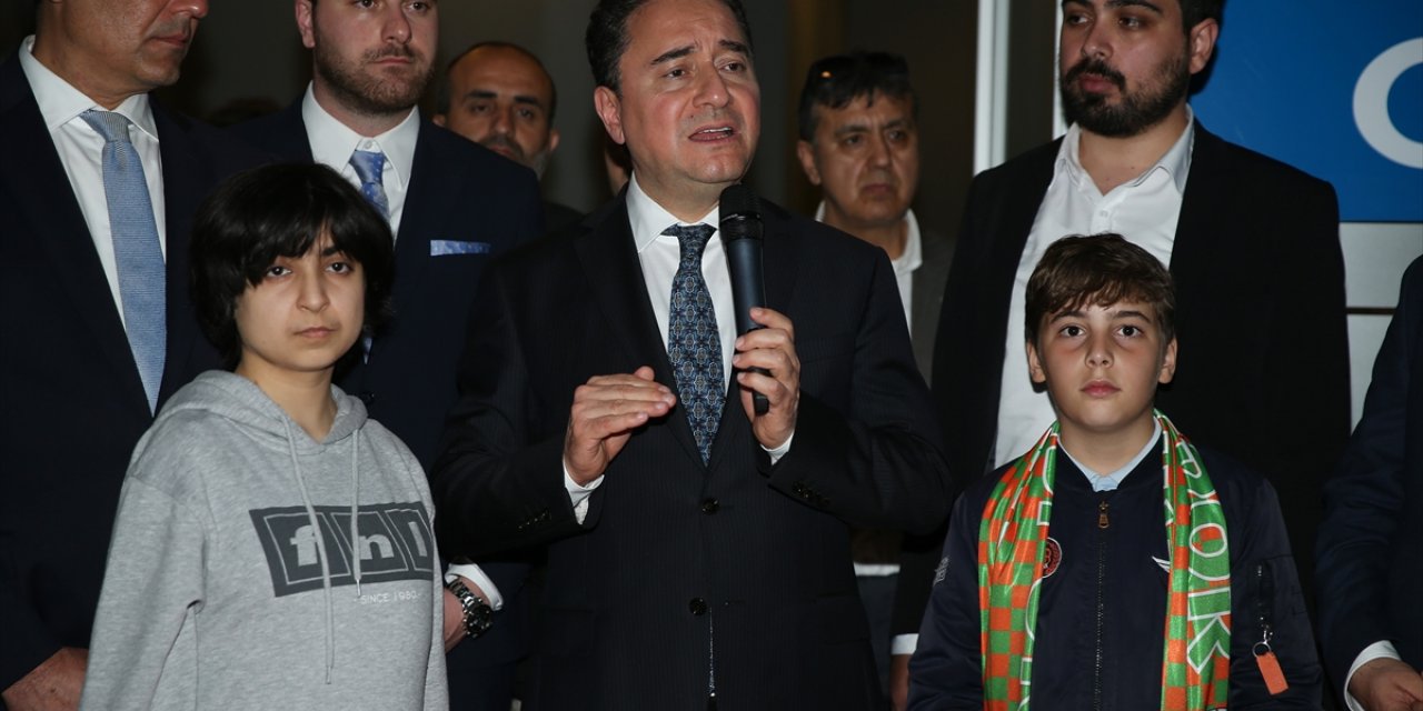 DEVA Partisi Genel Başkanı Ali Babacan, Alanya'da ziyaretlerde bulundu