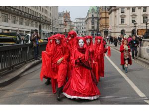 GÜNCELLEME- Londra'da çevrecilerin işgal eylemi