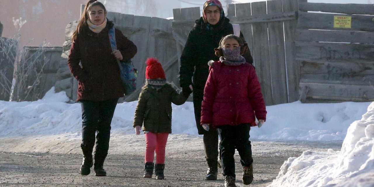 Ardahan Göle'de hava sıcaklığı ilkbaharın ilk gününde eksi 32'ye düştü