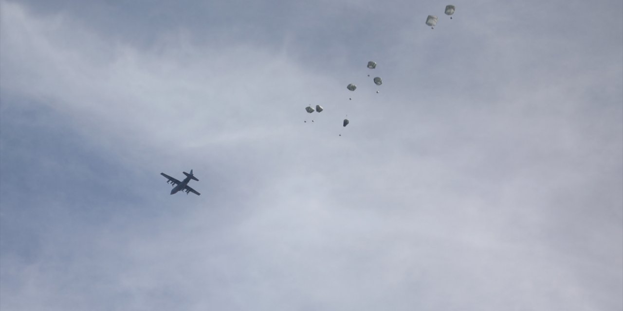 Ürdün ordusu Gazze'nin kuzeyine havadan gıda yardımı indirdi