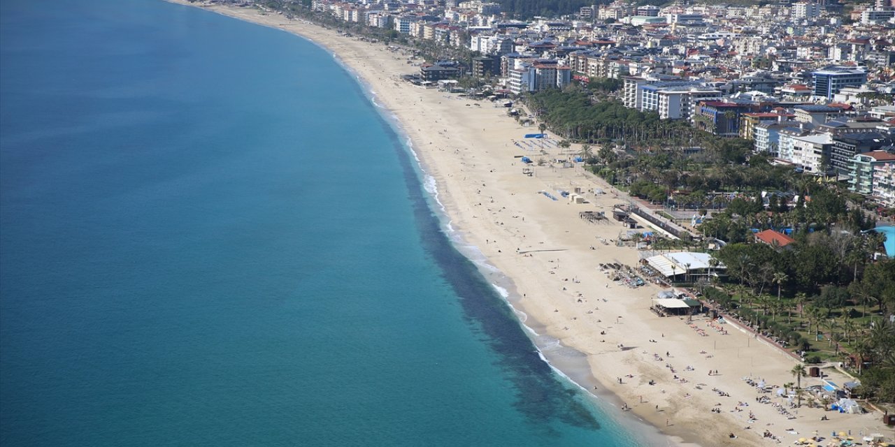 Alanya'da mart ayında deniz keyfi