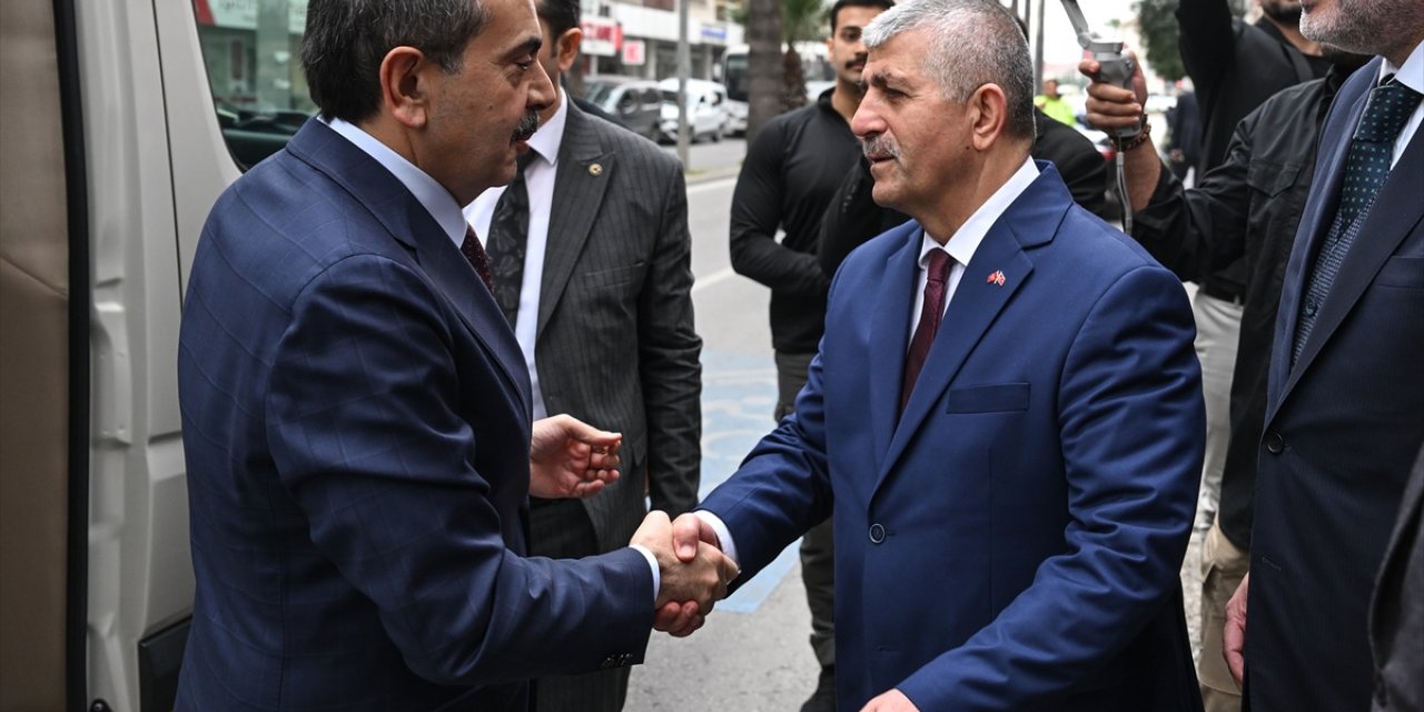 Milli Eğitim Bakanı Tekin, MHP ve AK Parti İzmir il başkanlıklarını ziyaret etti