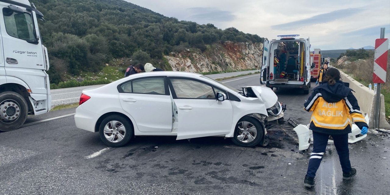 Aydın'da otomobil bariyerlere çarptı, bir kişi öldü, iki kişi yaralandı