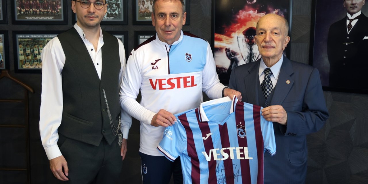 Trabzonspor Teknik Direktörü Abdullah Avcı'ya "Kasketliler"den ziyaret