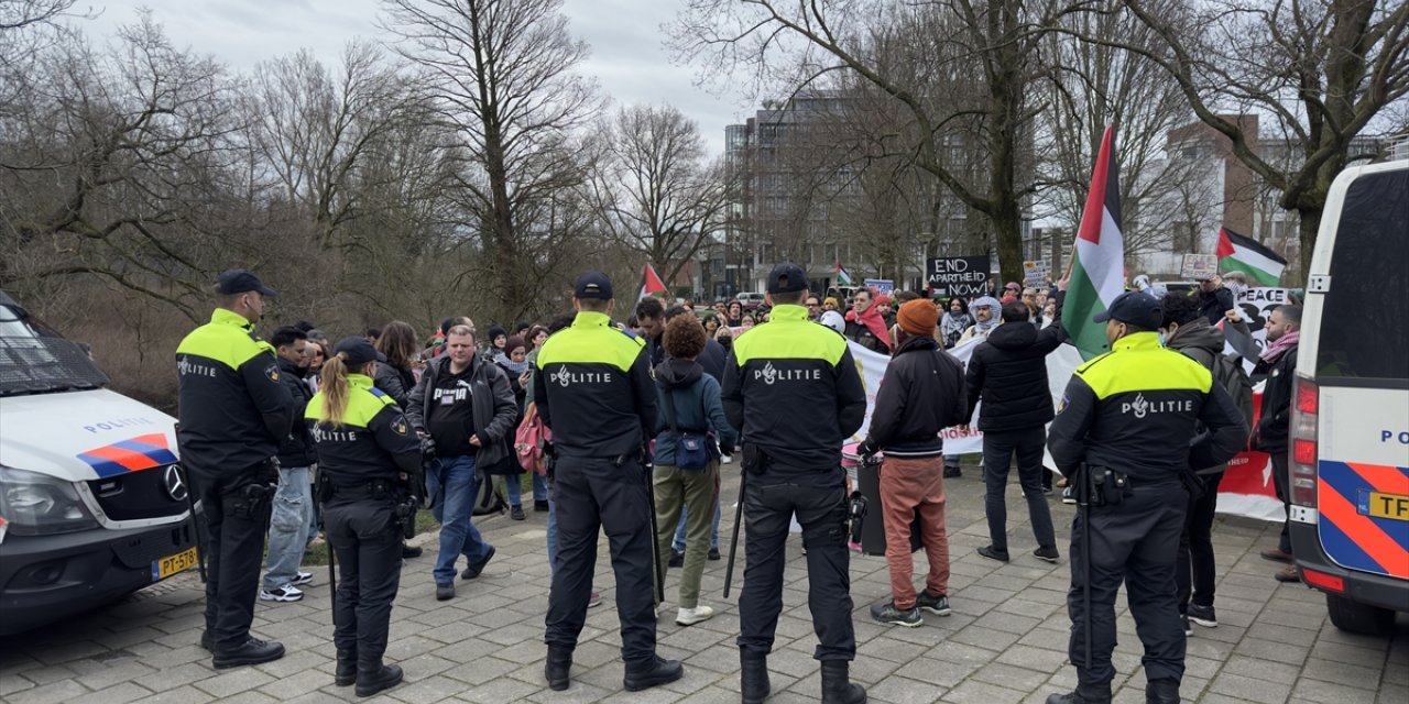 Hollanda'da polis, İsrail Büyükelçiliği önünde Filistin'e destek gösterisine izin vermedi