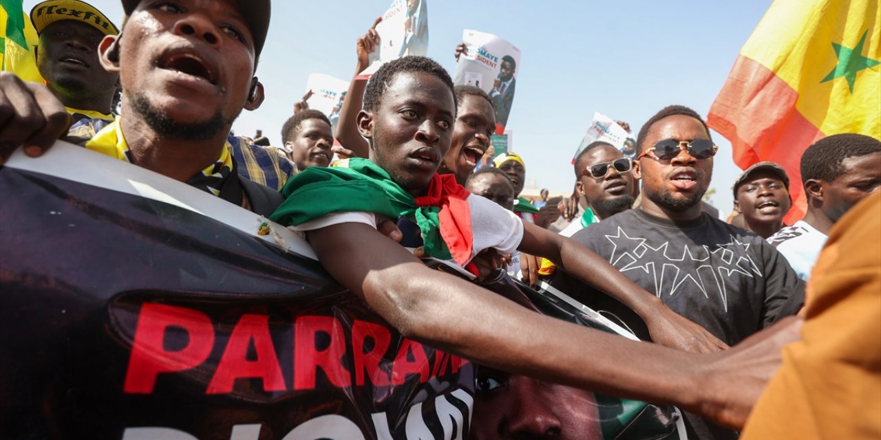 Senegal'de cumhurbaşkanı seçiminin 2 Nisan'dan önce yapılması için gösteri düzenlendi