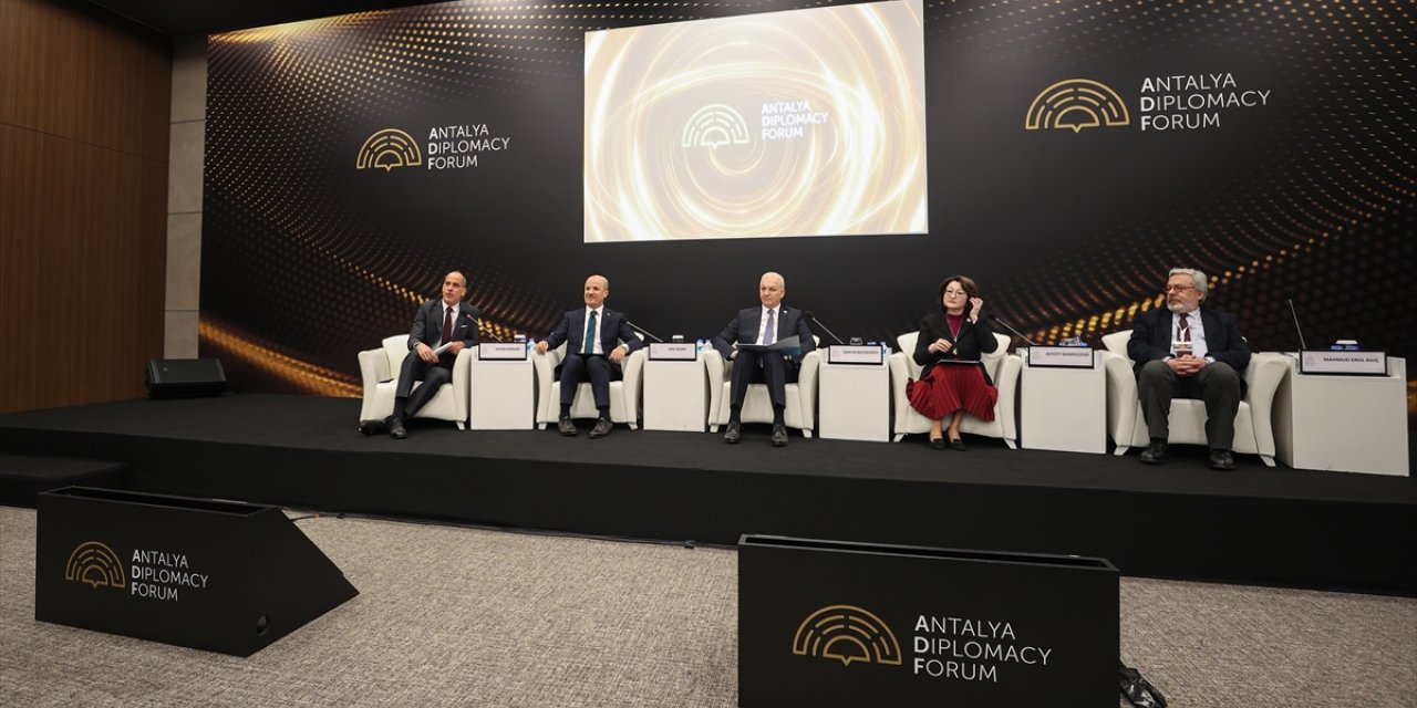 YÖK Başkanı Özvar, Antalya Diplomasi Forumu'nda panelde konuştu: