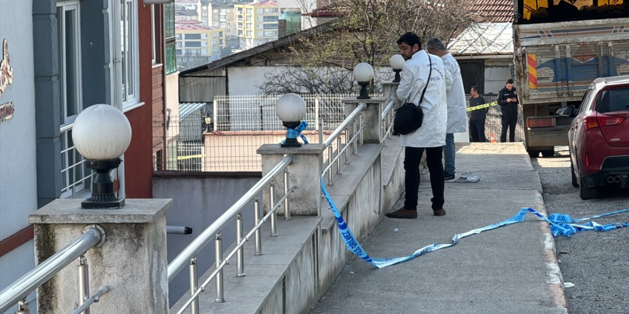 Karabük'te apartman bahçesinde kadın cesedi bulundu