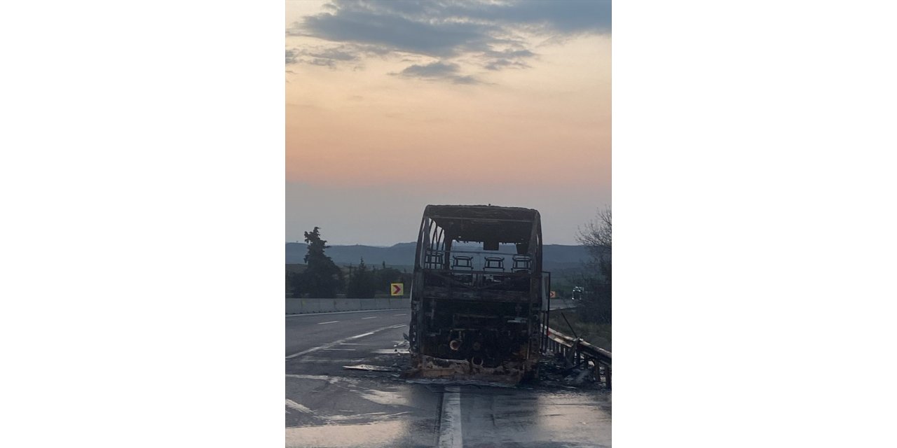 Adana'da yolcu otobüsünde çıkan yangın söndürüldü