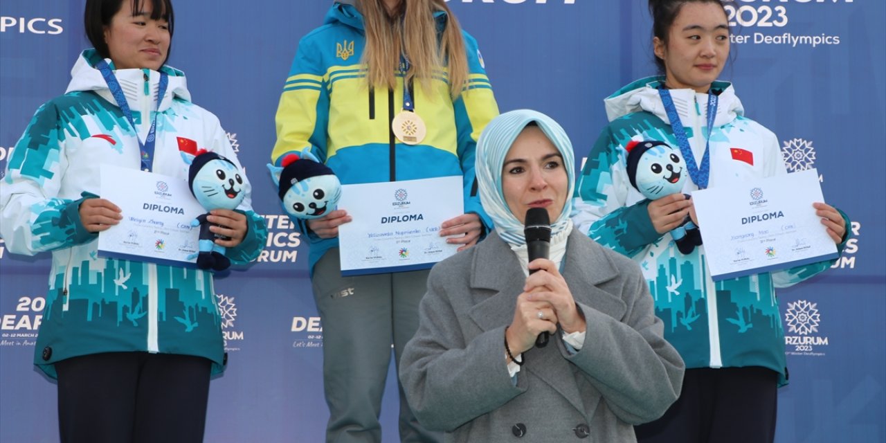 Bakan Göktaş, 20. İşitme Engelliler Kış Olimpiyatları madalya törenine katıldı: