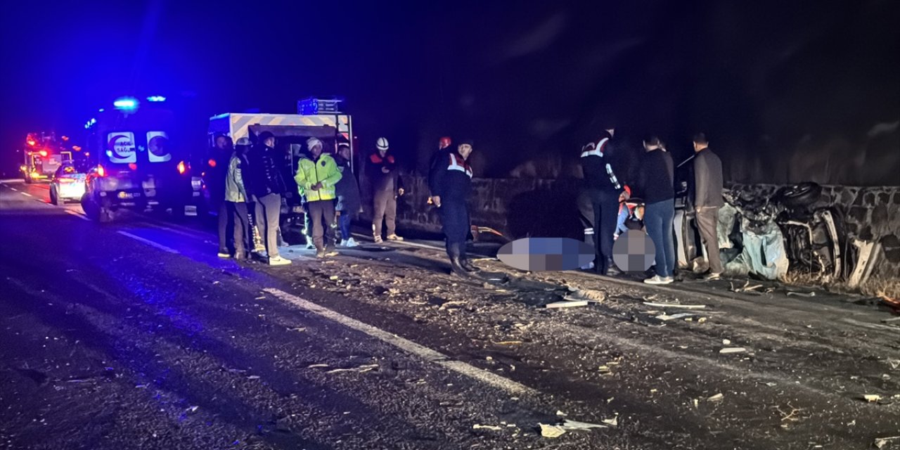 Nevşehir'de zincirleme trafik kazasında 3 kişi öldü, 6 kişi yaralandı