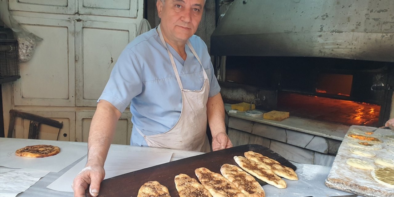 Manisalı aile 72 yıldır aynı lezzette pide yapıyor