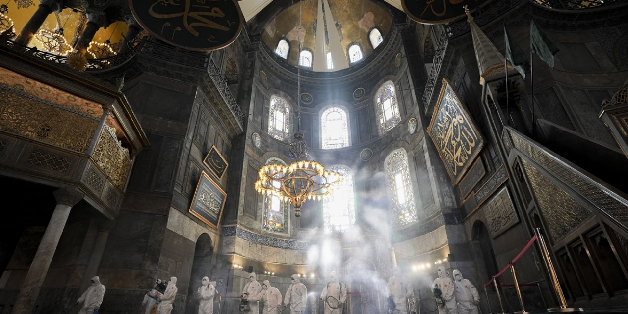 Ayasofya-i Kebir Cami-i Şerifi'nde ramazan temizliği yapıldı