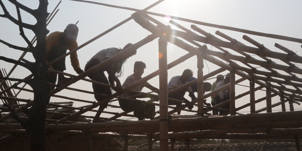 Türkiye Diyanet Vakfı, Bangladeş'teki Arakanlı Müslüman mülteciler için barınak inşa ediyor