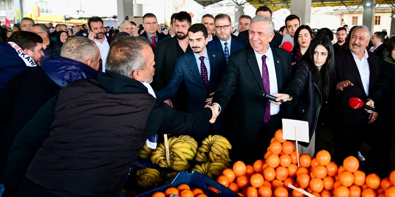 Ankara Büyükşehir Belediye Başkanı Yavaş, Keklikpınarı Pazar Yeri'ni ziyaret etti