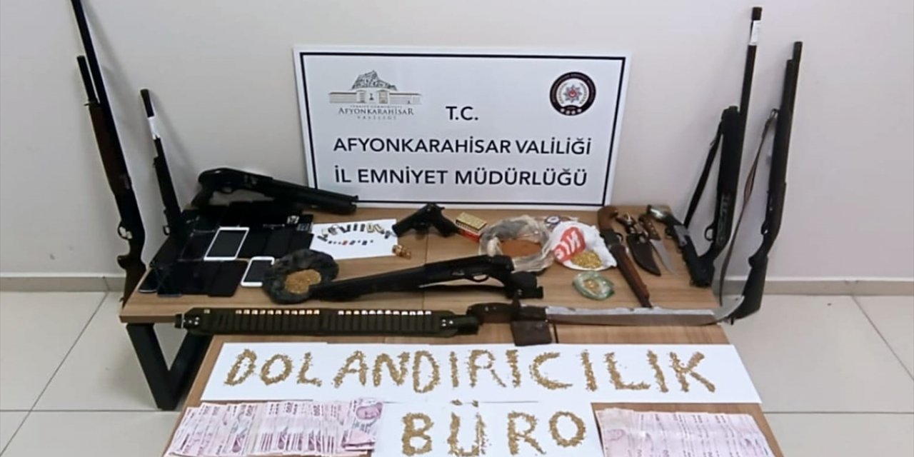 Afyonkarahisar'da sosyal medya üzerinden dolandırıcılık suçlamasıyla 19 şüpheli yakalandı