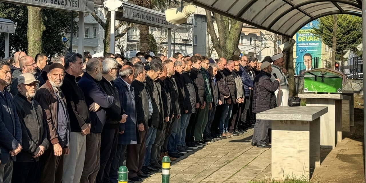 Bursa'da deprem korkusuyla ikinci kattan atlayan kişinin cenazesi defnedildi