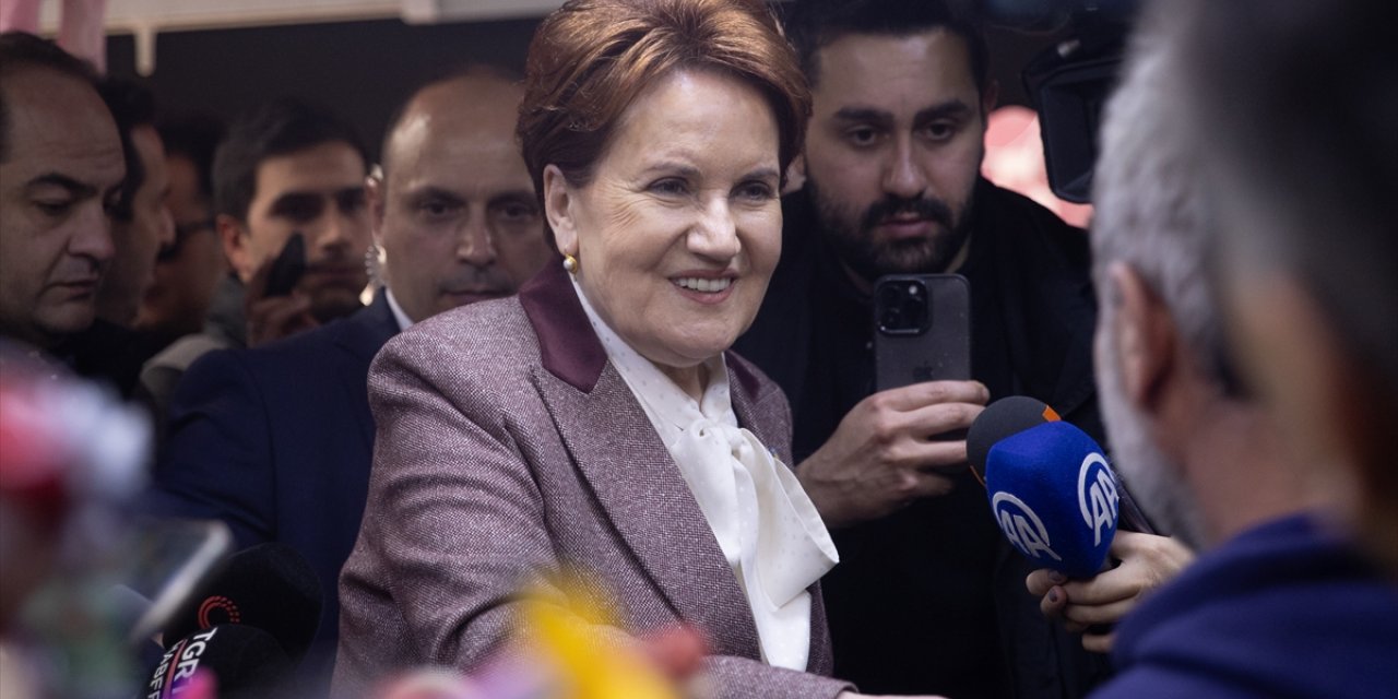 İYİ Parti Genel Başkanı Akşener, Altındağ'da esnaf ziyaretinde bulundu: