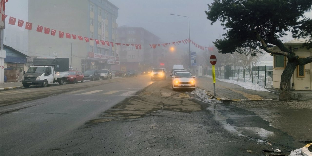 Ardahan'da yoğun sis görüş mesafesini düşürdü