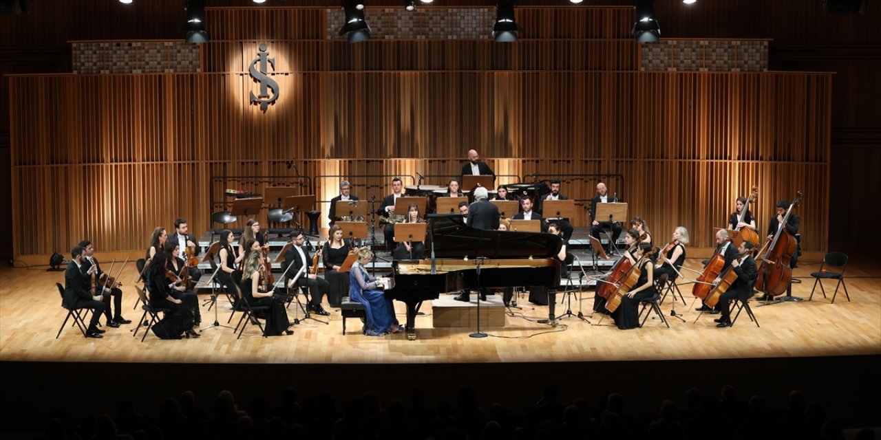 KKTC Cumhurbaşkanlığı Senfoni Orkestrası, İş Sanat'ta konser verdi