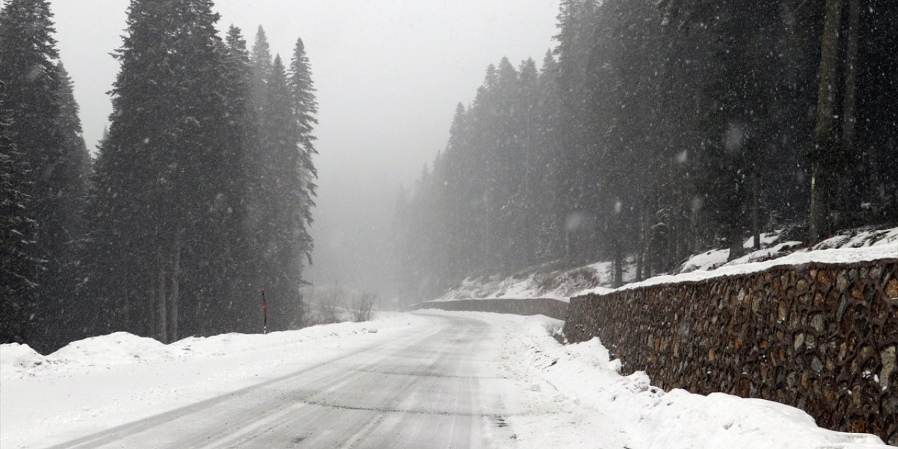 Ilgaz Dağı'nda kar etkili oluyor