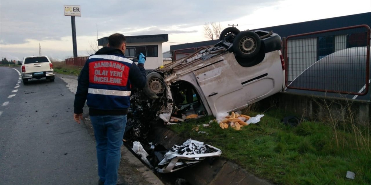 Tekirdağ'da devrilen hafif ticari aracın sürücüsü öldü