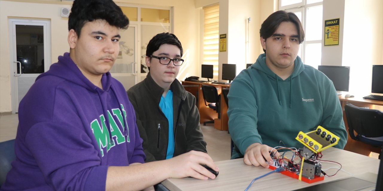 Amasya'da meslek lisesi, güneş paneli verimliliğini artıran projeleri ile dünya ikincisi oldu