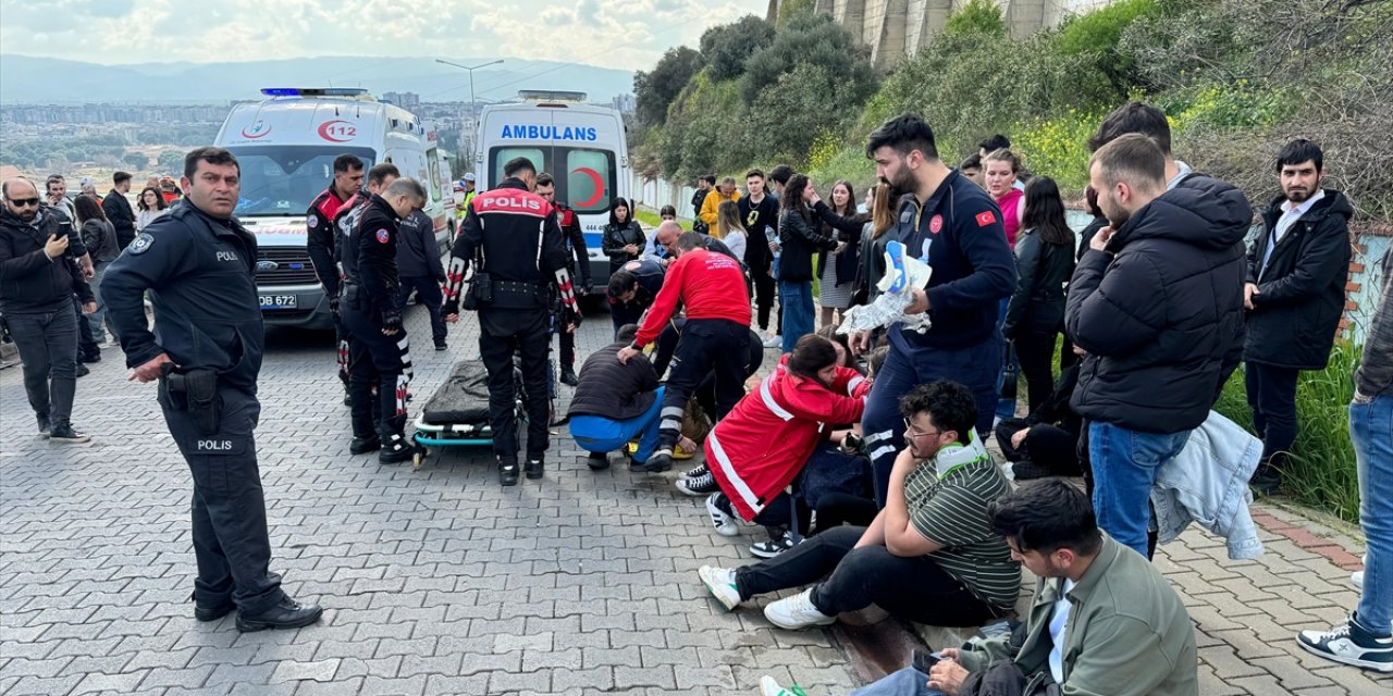 Aydın'da halk otobüsünün devrilmesi sonucu 15 kişi yaralandı