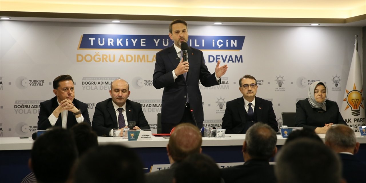 Enerji ve Tabii Kaynaklar Bakanı Bayraktar, Eskişehir'de AK Parti İl Başkanlığında konuştu: