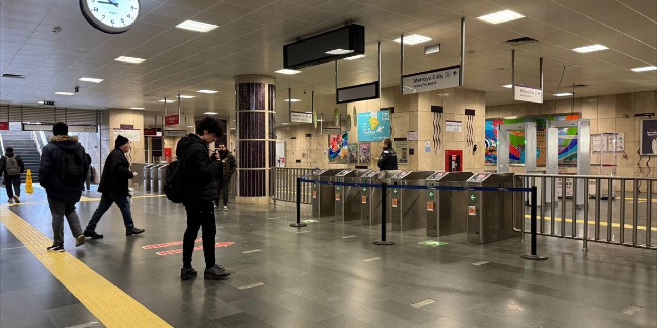 Üsküdar-Çekmeköy metrosunda teknik arıza nedeniyle seferler yapılamıyor