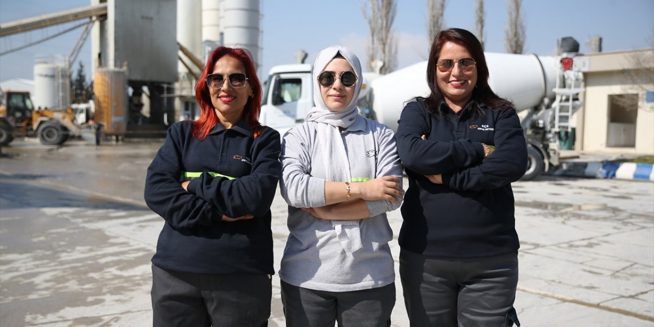 Kahramanmaraş'ta afet konutları inşaatında beton mikserini kadınlar da kullanıyor