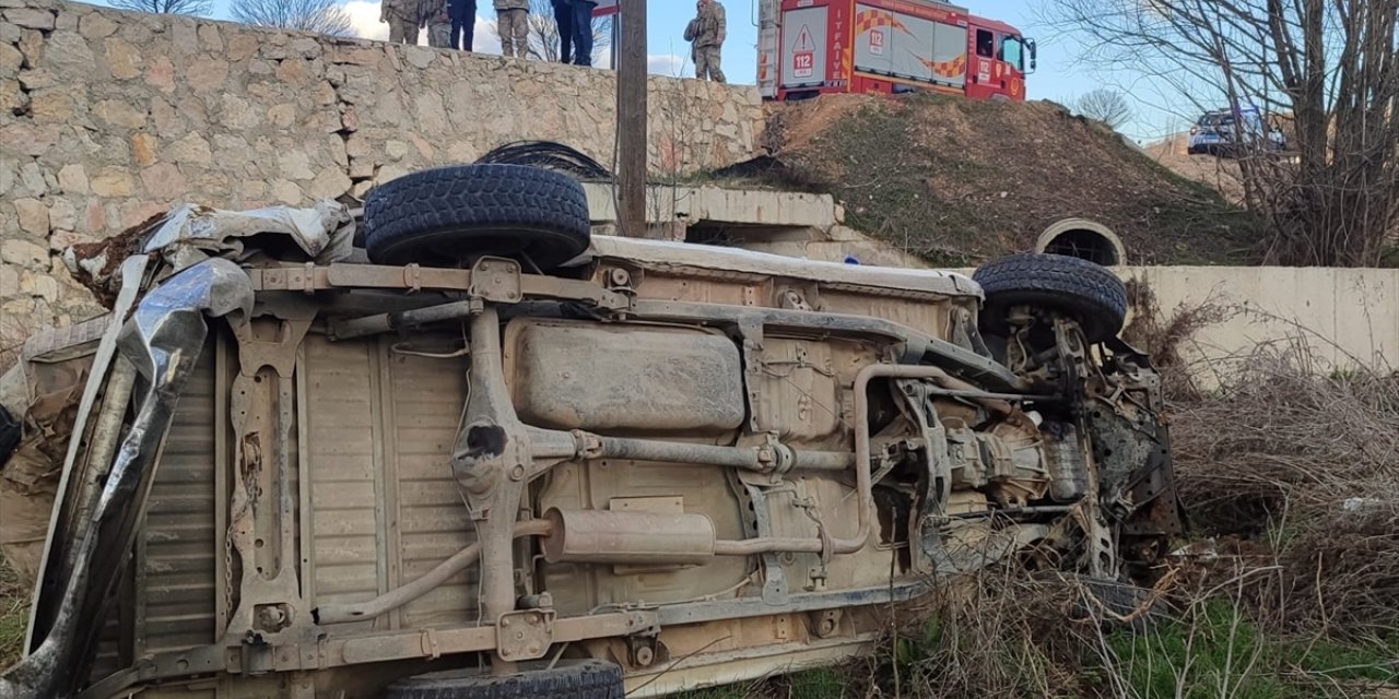 Mardin'de şarampole devrilen pikaptaki 4 kişi yaralandı