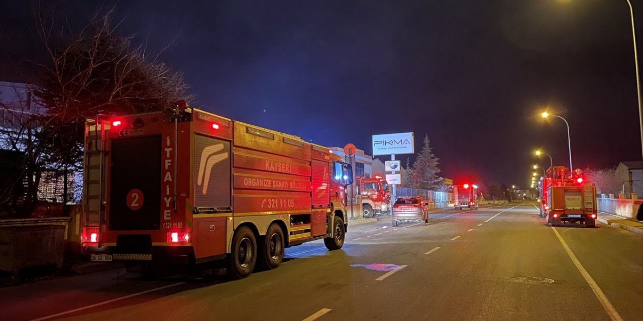 Kayseri'de mobilya fabrikasında çıkan yangın söndürüldü